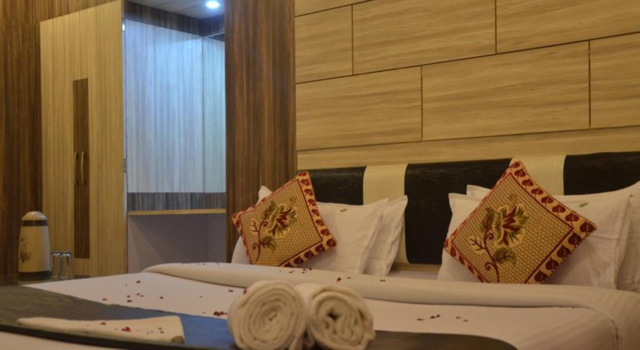 Deluxe Double Bed Ac